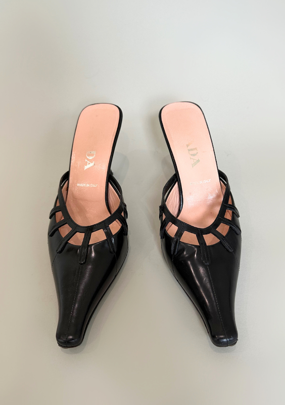 靴 Archive PRADA pointed toe leather mules Vintage Prada Black 靴 Archive PRADA pointed toe leather mules Vintage Prada Black